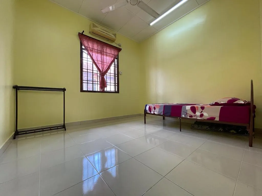 Homestay Aisyah Holiday home